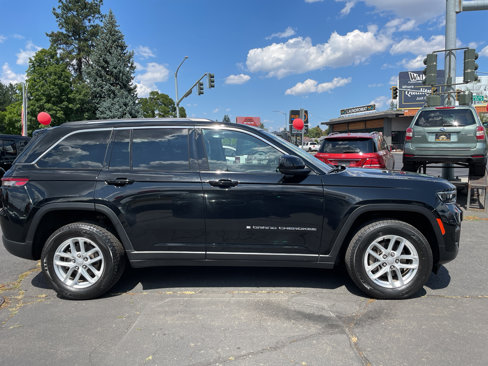 Used 2023 Jeep Grand Cherokee Laredo image 5