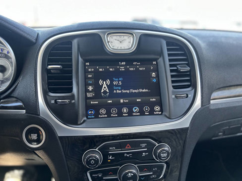 Used 2018 Chrysler 300 Limited w/ Safetytec Plus Group image 41