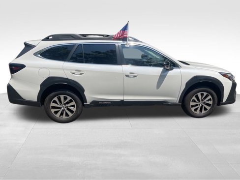 Used 2023 Subaru Outback Premium image 9