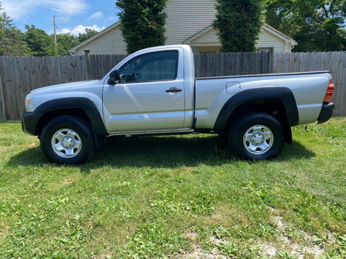 Used 2013 Toyota Tacoma 4x4 Regular Cab image 2