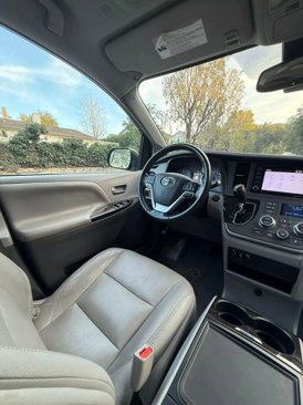Used 2020 Toyota Sienna XLE image 23