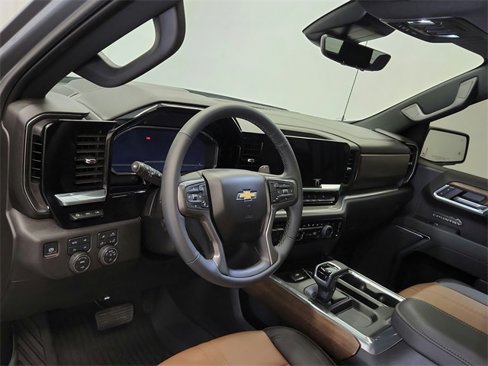 Used 2025 Chevrolet Silverado 1500 High Country w/ Technology Package image 18