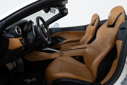 Used 2017 Ferrari California T image 28