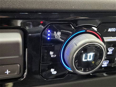 Used 2025 Chevrolet Silverado 1500 LTZ image 26