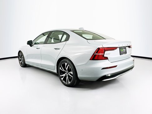 Used 2025 Volvo S60 B5 Plus image 5