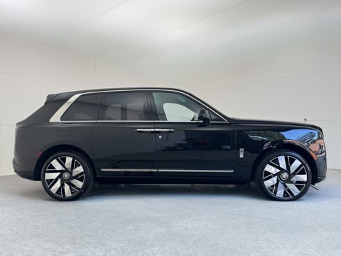 New 2026 Rolls-Royce Cullinan image 3
