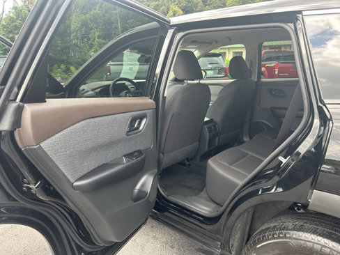 Used 2023 Nissan Rogue S image 31