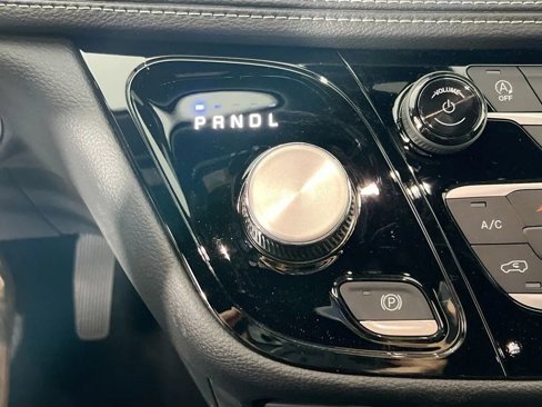 New 2025 Chrysler Pacifica Select image 17