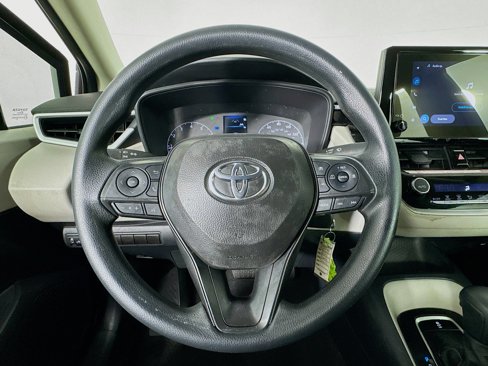 Used 2025 Toyota Corolla LE image 11