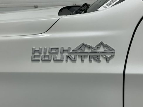 New 2025 Chevrolet Suburban High Country image 40