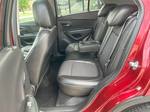 Used 2021 Chevrolet Trax LT w/ LT Convenience Package image 28