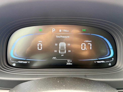 Used 2024 Hyundai Venue SEL image 18