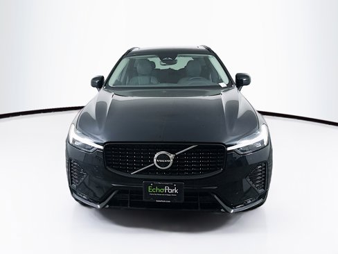 Used 2025 Volvo XC60 B5 Plus image 2