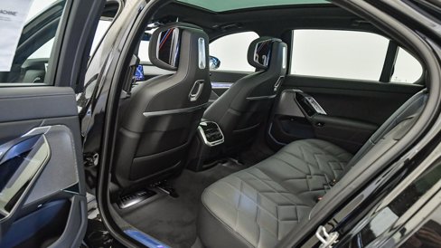 New 2026 BMW 750e xDrive image 23