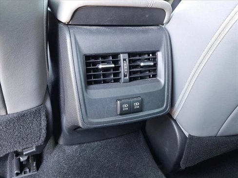Used 2019 Toyota Avalon XLE image 18