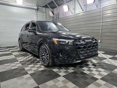 Used 2025 Audi SQ7 Premium Plus w/ Black Optic Package image 4