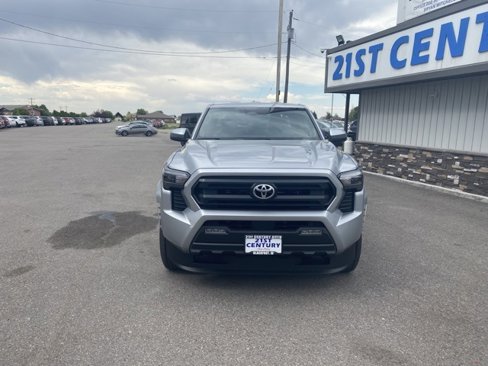 Used 2025 Toyota Tacoma SR5 image 2