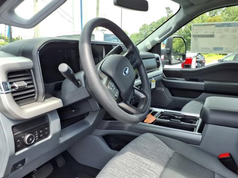 New 2025 Ford F250 XLT w/ Black Appearance Package image 15