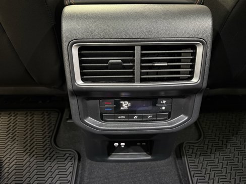 Used 2025 Volkswagen Atlas Peak Edition SE image 19