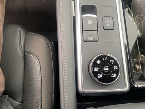 New 2025 Nissan Pathfinder SL image 13