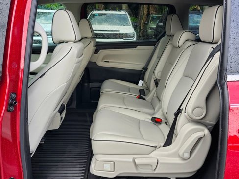 New 2026 Honda Odyssey Touring image 7