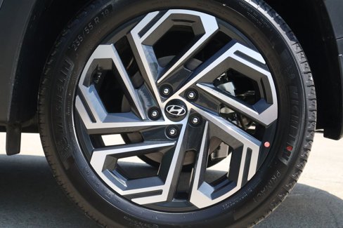 New 2025 Hyundai Tucson Limited image 9