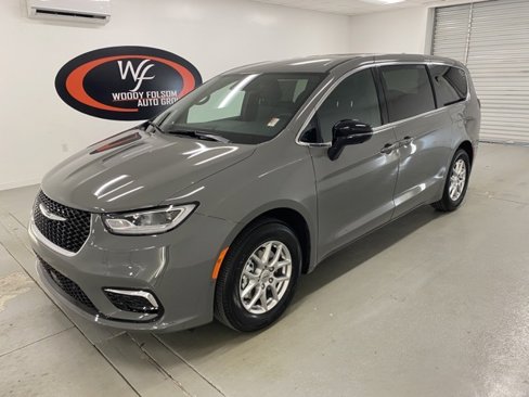 New 2025 Chrysler Pacifica Select image 1