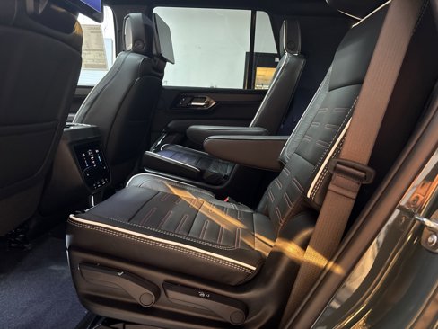 New 2026 GMC Yukon AT4 Ultimate w/ LPO, Floor Liner Package image 30