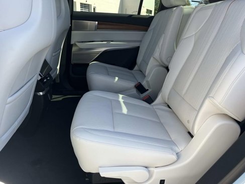 New 2026 Cadillac Vistiq Sport image 20
