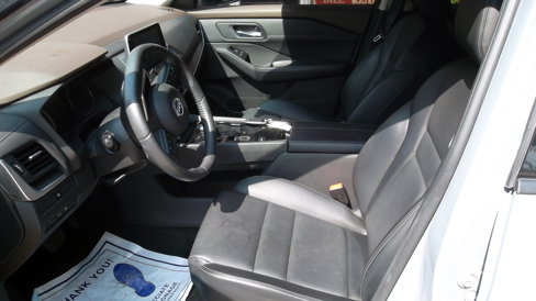 Used 2023 Nissan Rogue SV w/ SV Premium B Package image 8