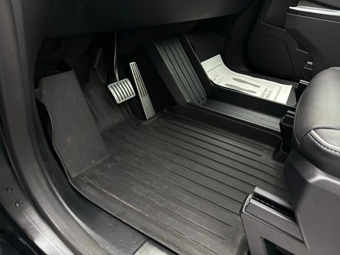 Used 2024 Tesla Cybertruck AWD Crew Cab image 39