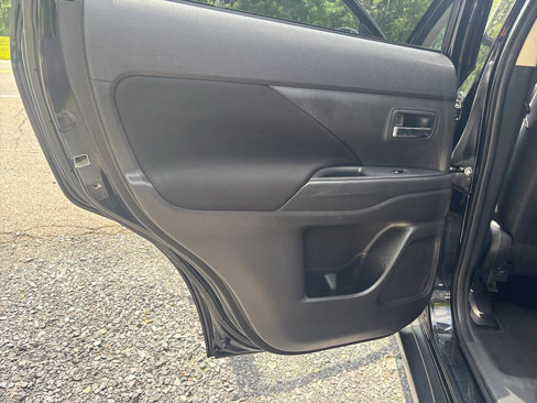 Used 2017 Mitsubishi Outlander ES image 20