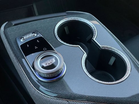 Used 2025 Cadillac Optiq Sport 2 image 40
