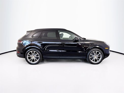 Used 2024 Porsche Cayenne image 8