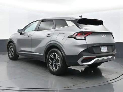 Used 2024 Kia Sportage LX image 9