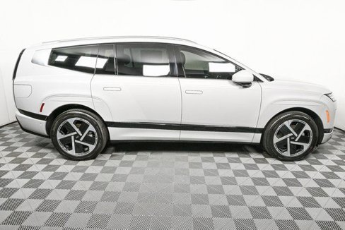 New 2026 Hyundai Ioniq 9 Calligraphy image 2
