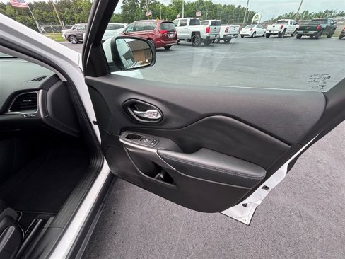 Used 2021 Jeep Cherokee Latitude Plus image 39