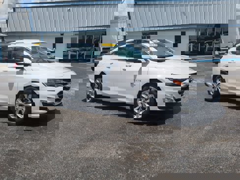 Used 2024 Chevrolet Malibu LT image 2