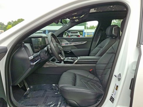 Used 2025 BMW 740i xDrive image 15