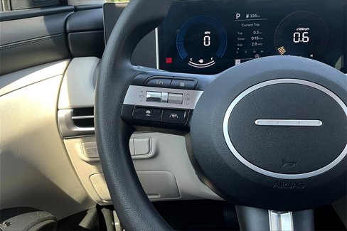 Certified 2025 Hyundai Tucson SE image 18