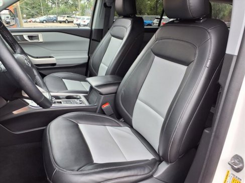 Certified 2023 Ford Explorer XLT w/ Equipment Group 202A image 4