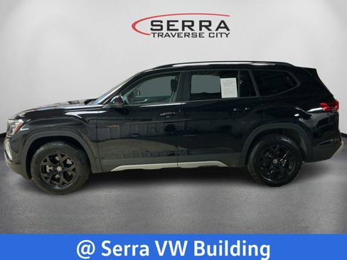 Certified 2025 Volkswagen Atlas Peak Edition SE image 9