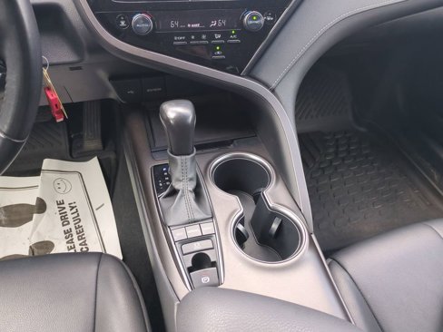 Used 2023 Toyota Camry SE image 18