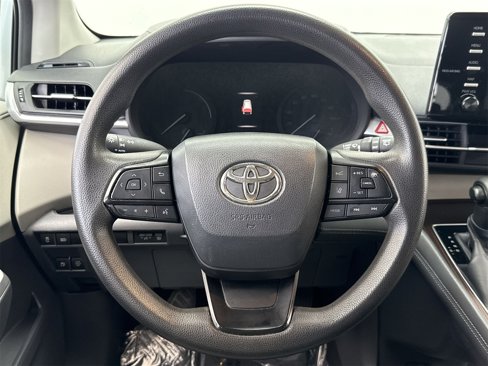 Used 2022 Toyota Sienna LE image 17