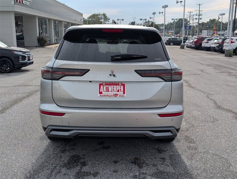 New 2025 Mitsubishi Outlander SE image 3