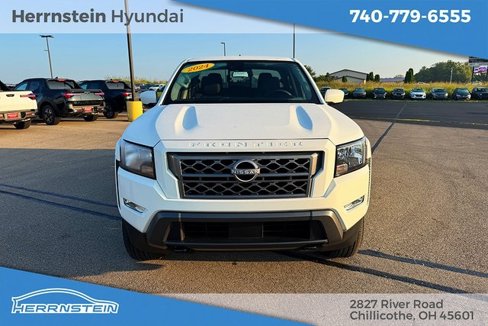 Used 2024 Nissan Frontier SV w/ SV Convenience Package image 2
