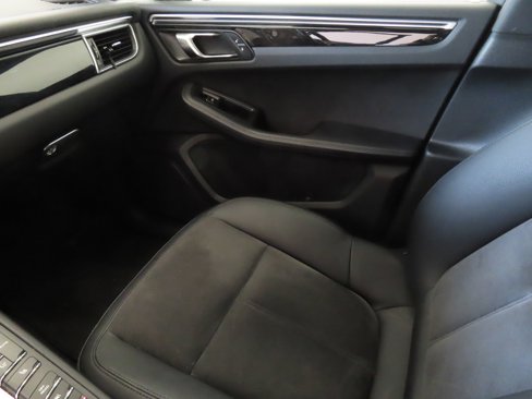 Used 2017 Porsche Macan image 20