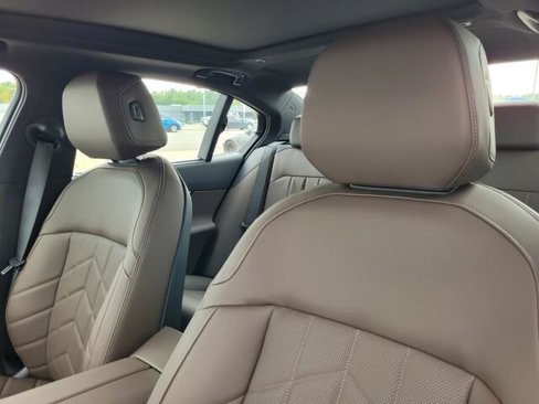 New 2026 BMW 550e xDrive w/ Executive Package image 28
