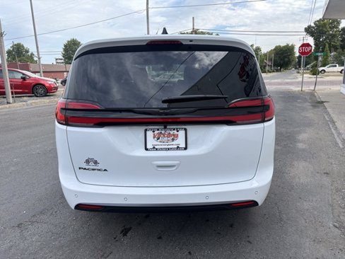 New 2026 Chrysler Pacifica Select image 6