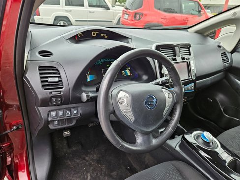 Used 2017 Nissan Leaf SV w/ Premium Package image 12
